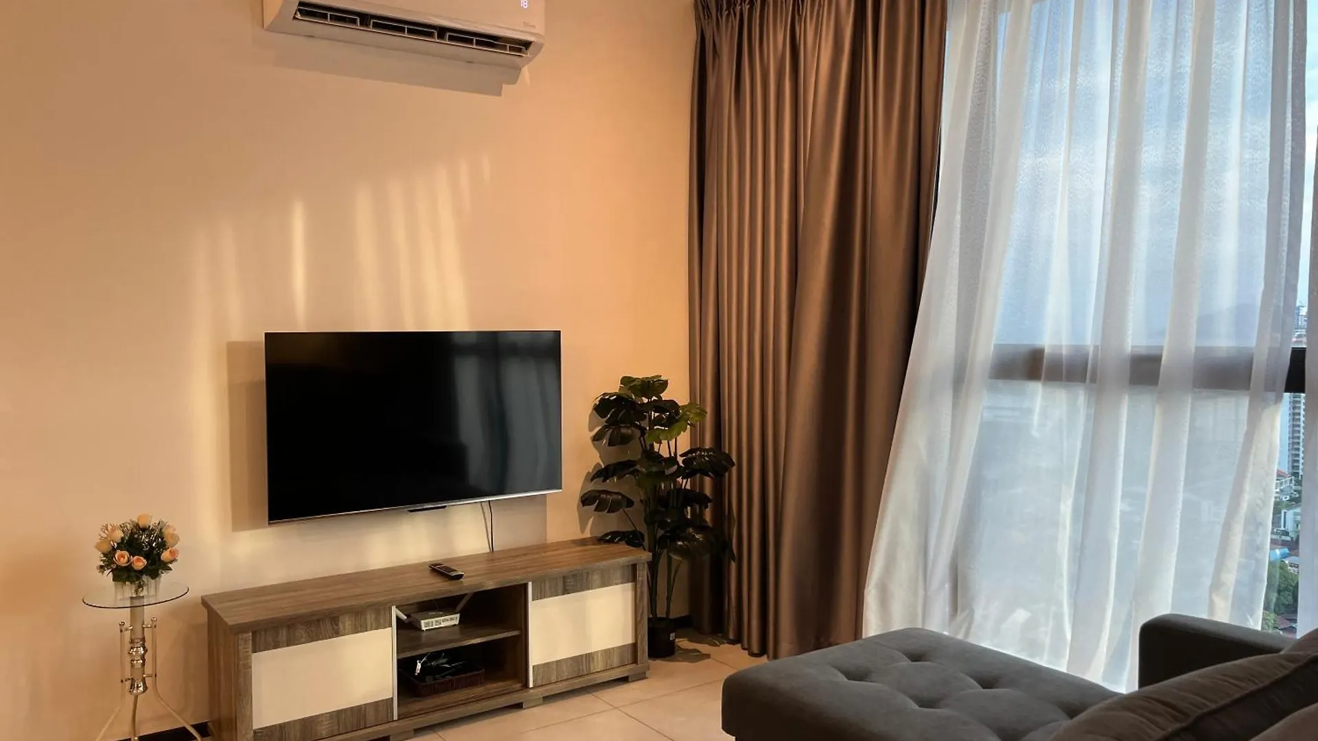 Family Friendly 3 Bedroom 8-10Pax Urban Suites 温馨家庭民宿 8-10人 George Town