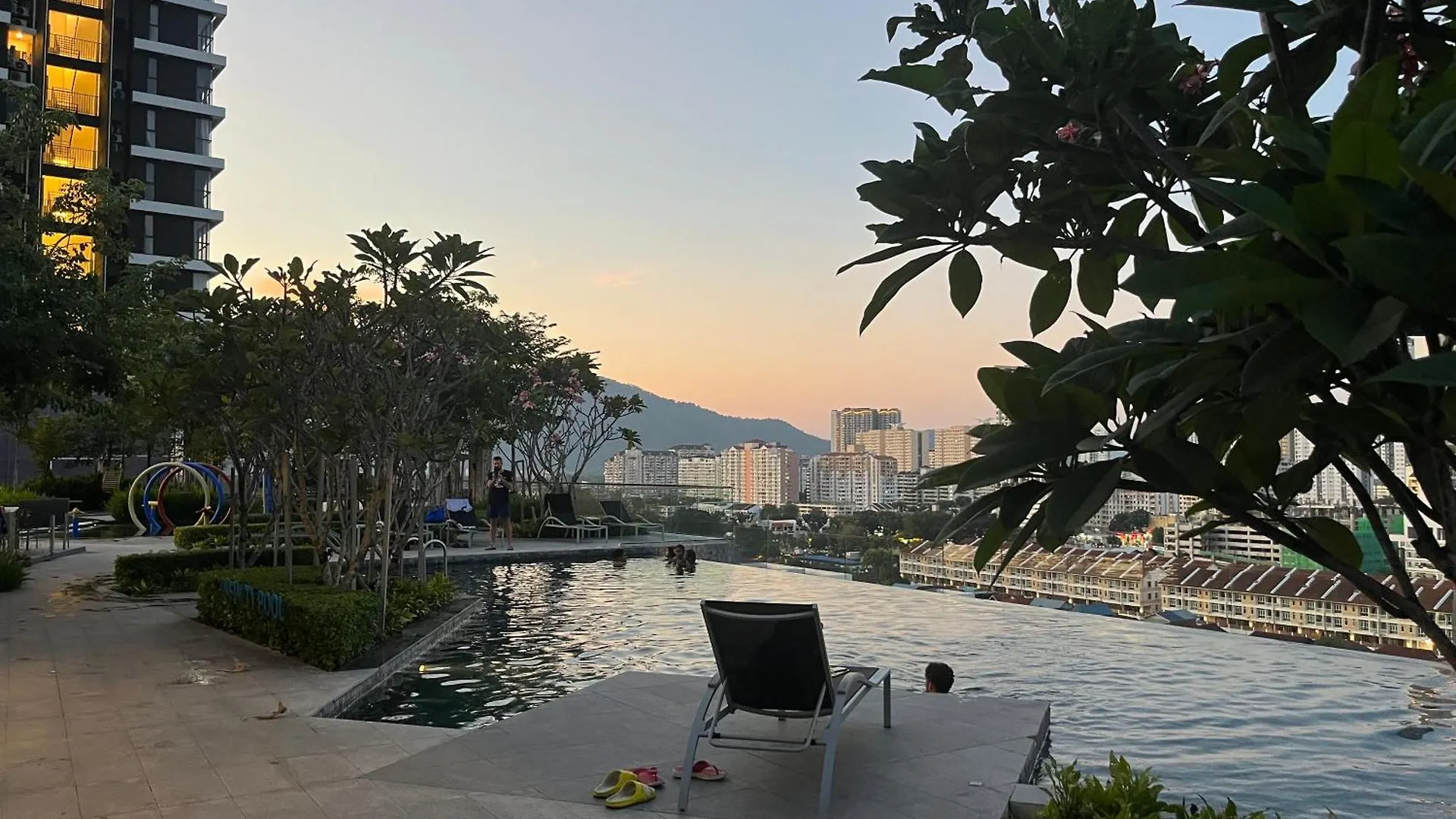 Family Friendly 3 Bedroom 8-10Pax Urban Suites 温馨家庭民宿 8-10人 George Town Apartment